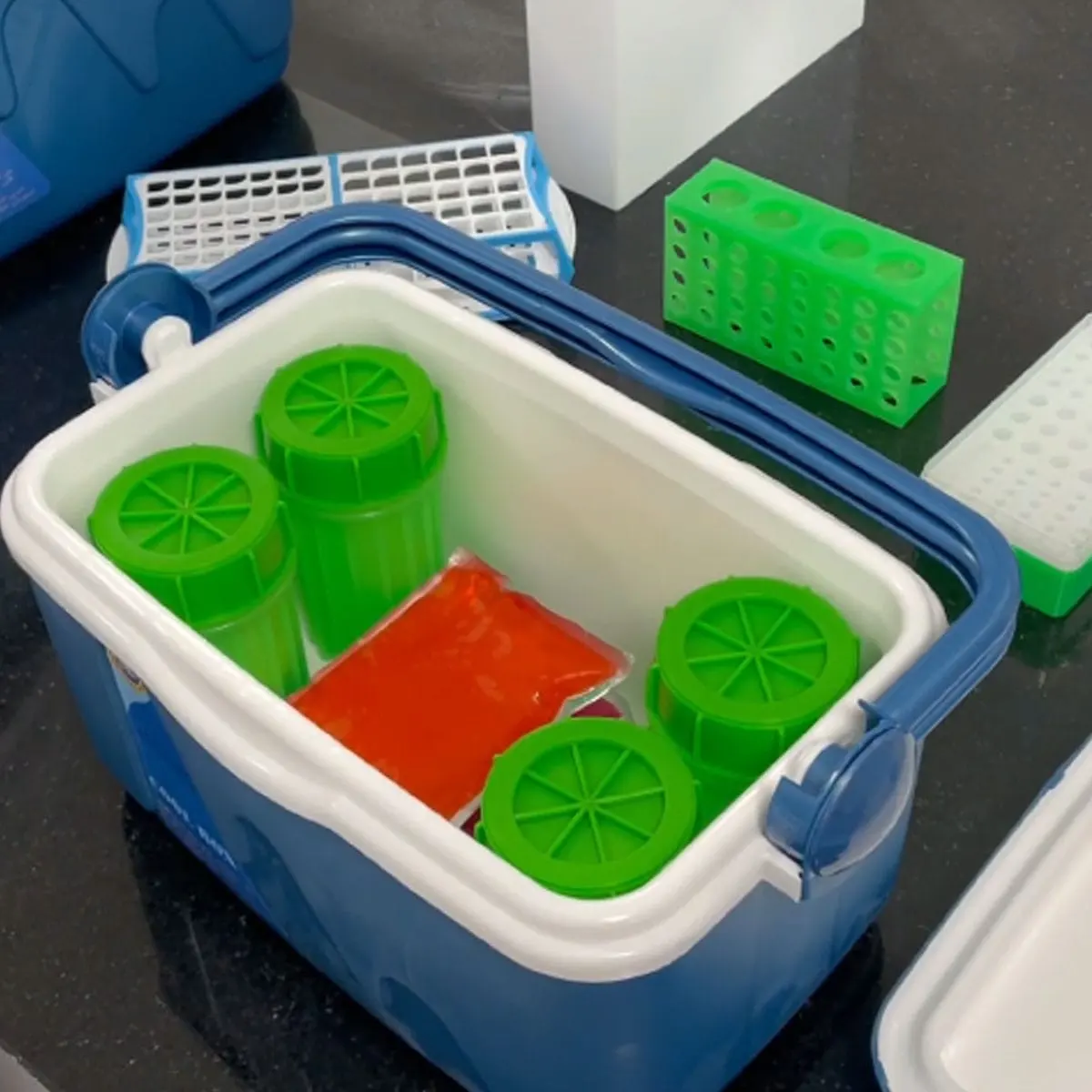 pip-pathology-sample-transport-container3